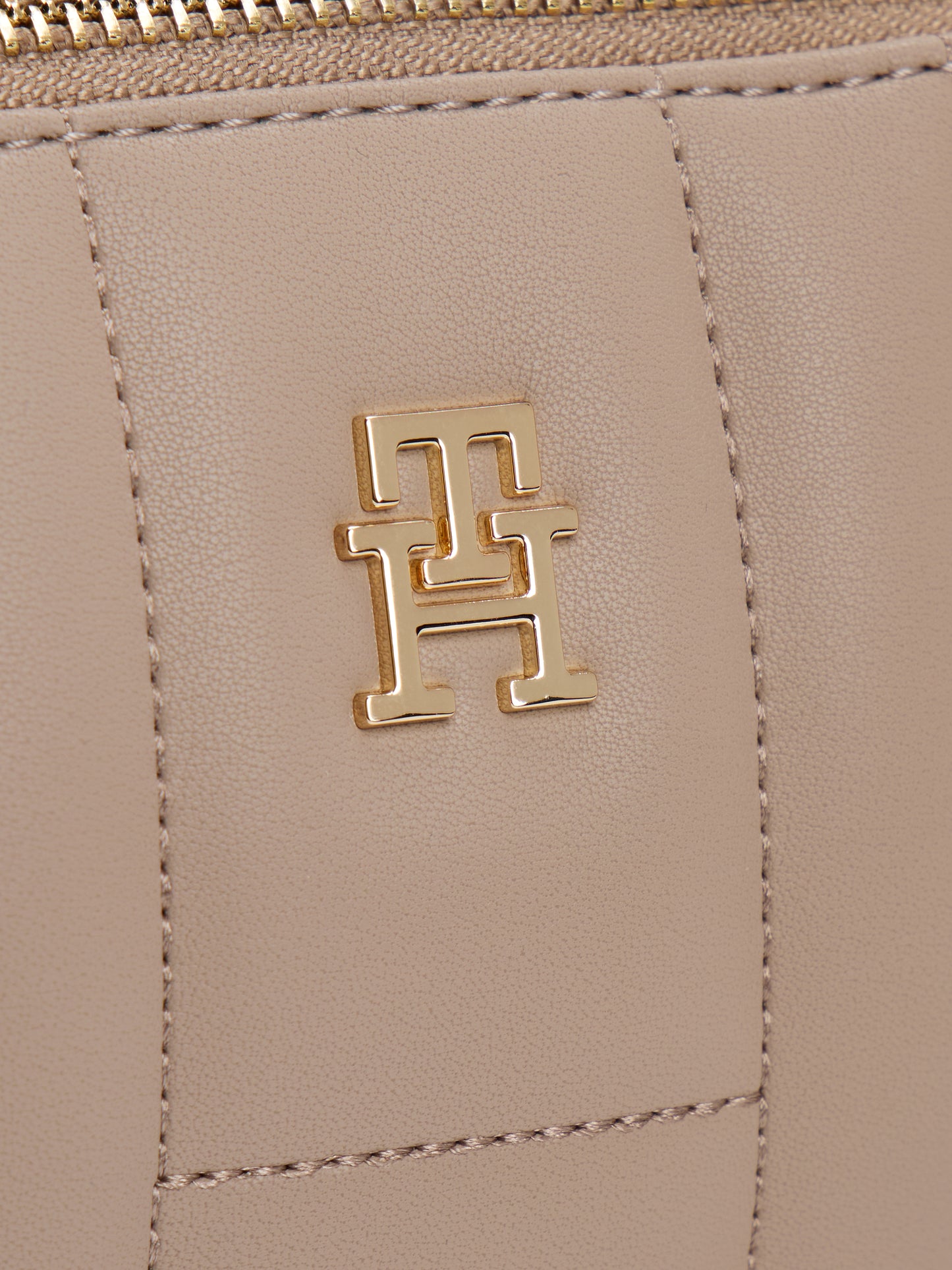 Schultertasche TH Feminine Conv AW0AW17453 von Tommy Hilfiger