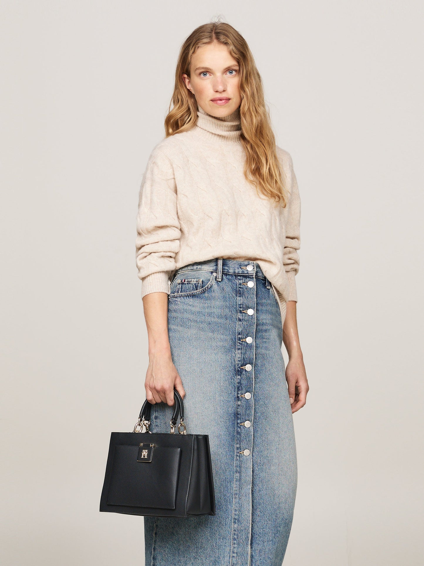 Handtasche TH Her AW0AW17030 von Tommy Hilfiger - Laure Bags and Travel