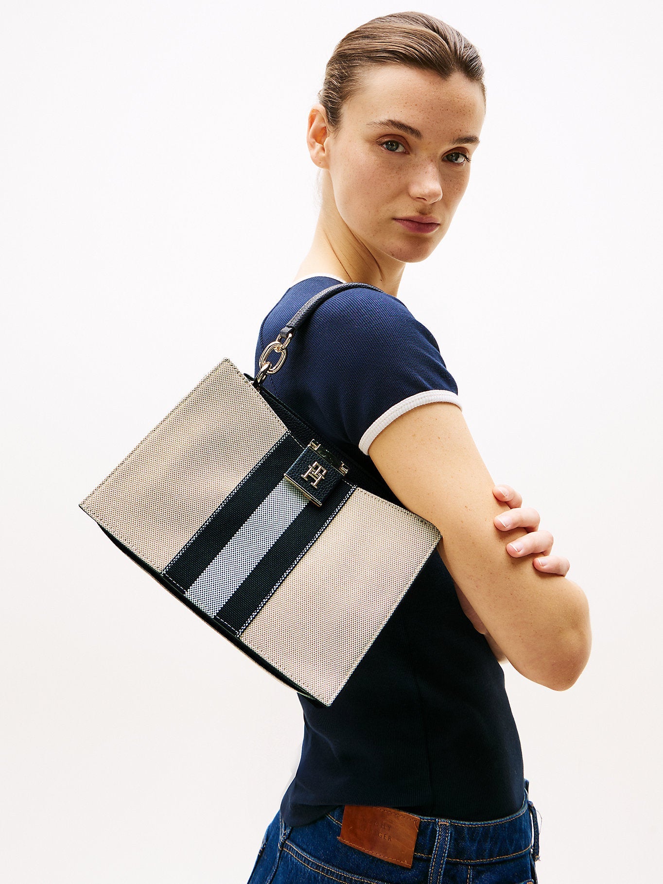 Shopper mini TH Her Canvas Stripe AW0AW17435 von Tommy Hilfiger - Laure Bags and Travel