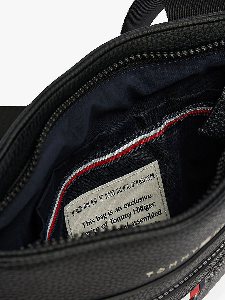 Umhängetasche Essential AM0AM09506 von Tommy Hilfiger - Laure Bags and Travel