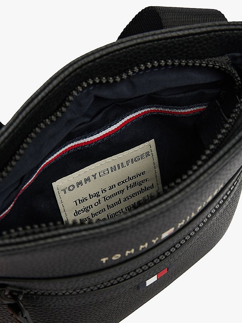 Umhängetasche Essential Mini AM0AM09505 von Tommy Hilfiger - Laure Bags and Travel