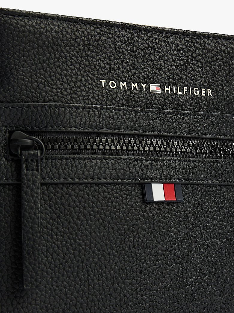 Umhängetasche Essential Mini AM0AM09505 von Tommy Hilfiger - Laure Bags and Travel