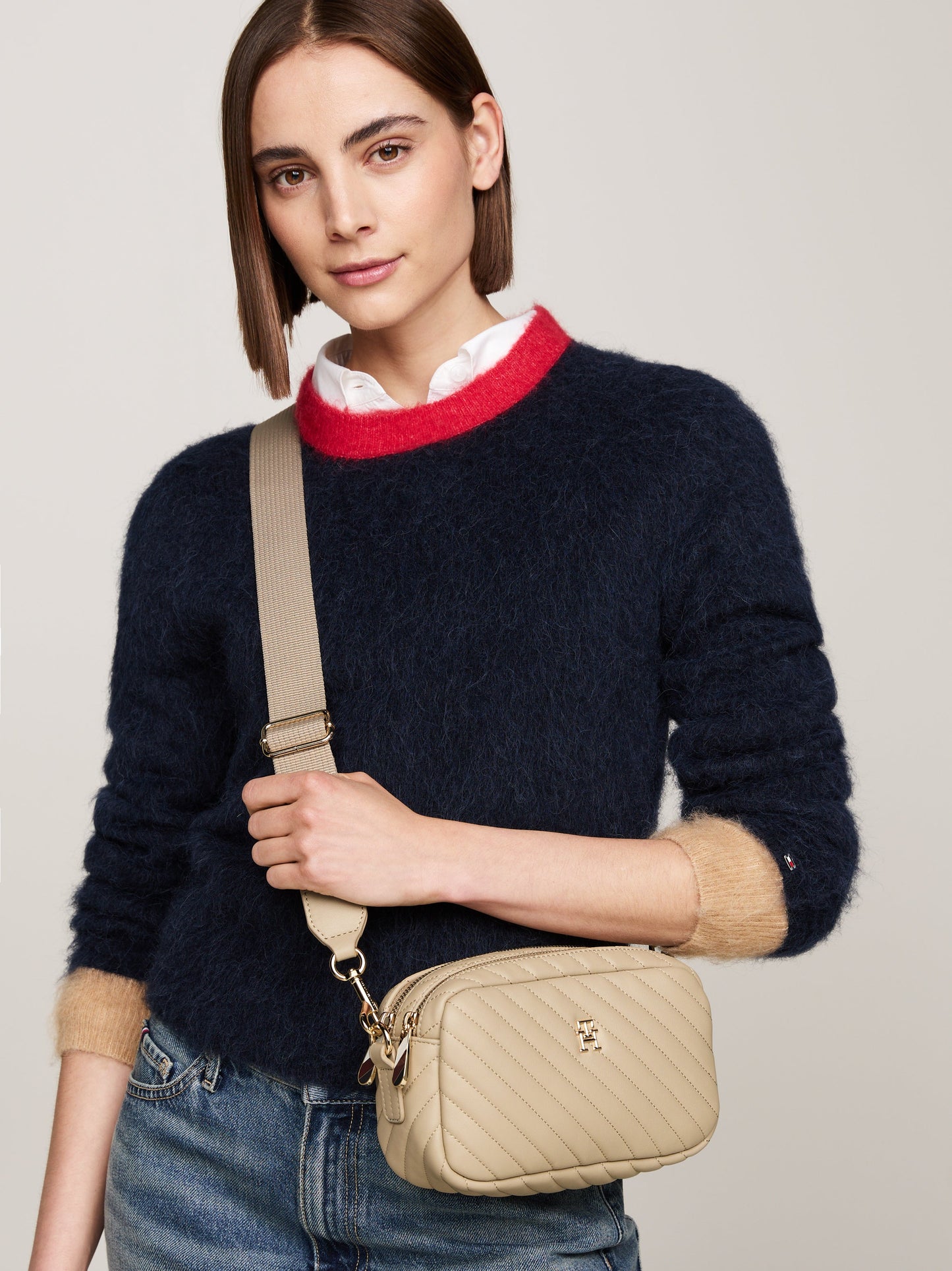 Umhängetasche Poppy Reform QU AW0AW17011 von Tommy Hilfiger - Laure Bags and Travel