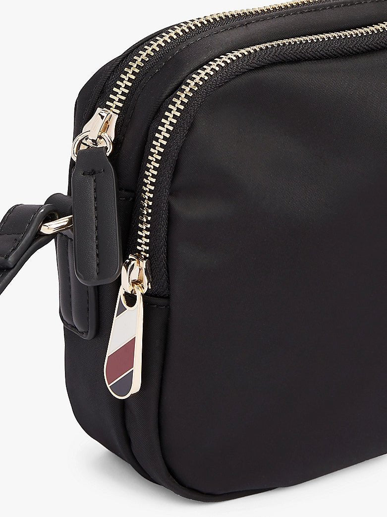 Umhängetasche TH Emblem AW0AW15638 von Tommy Hilfiger - Laure Bags and Travel