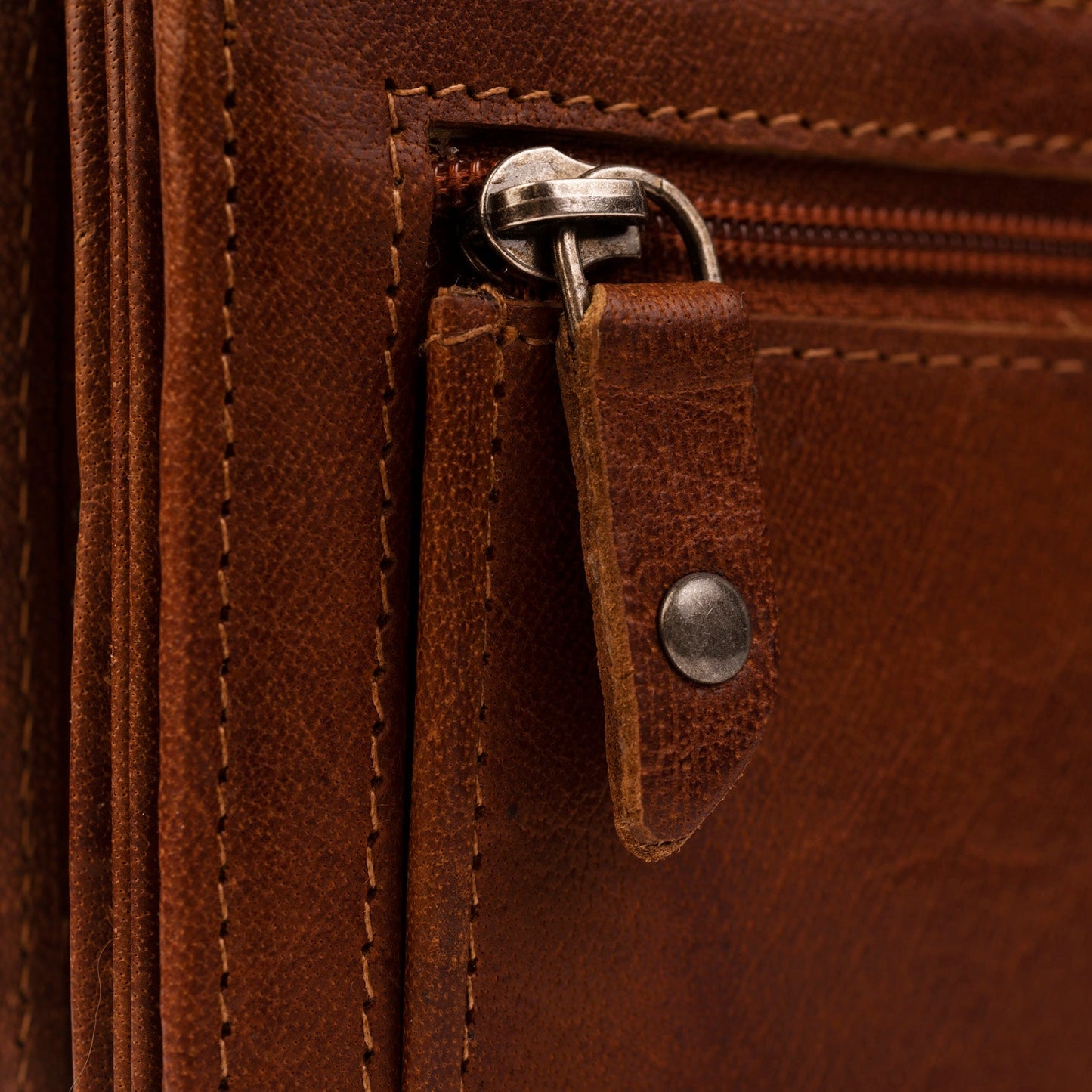 Billfold Wide Hampton Antique Buff Crumbled - Laure Bags and Travel