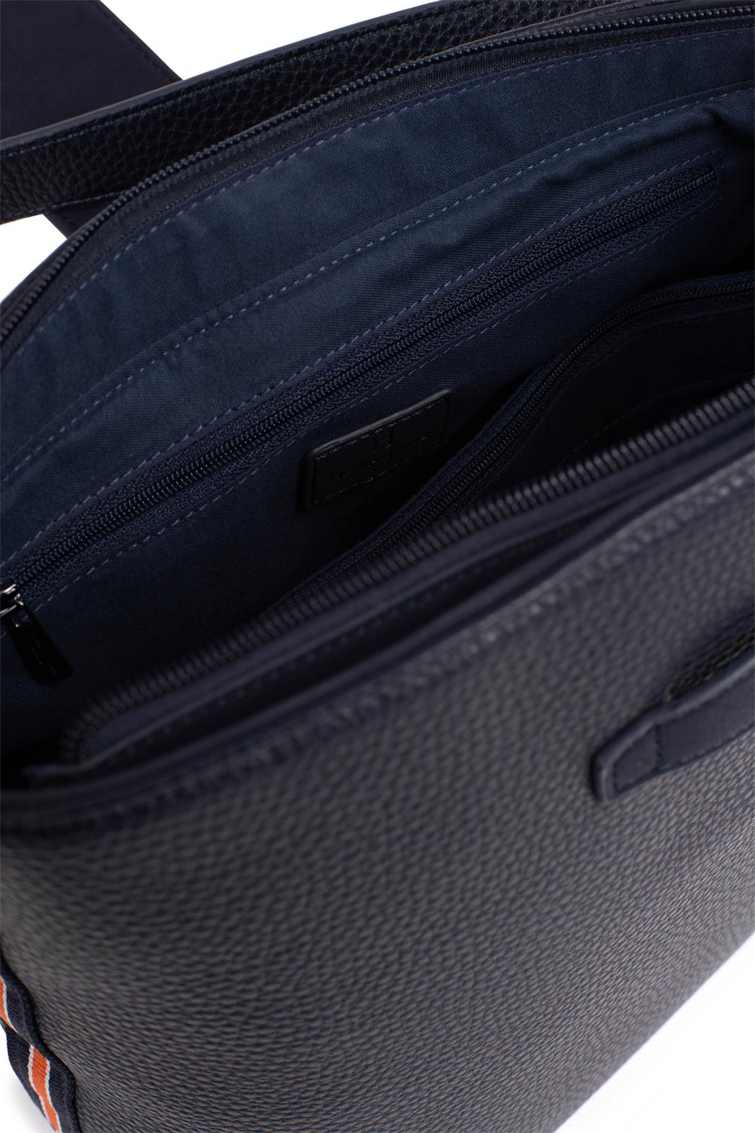 Damenhandtasche - Laure Bags and Travel