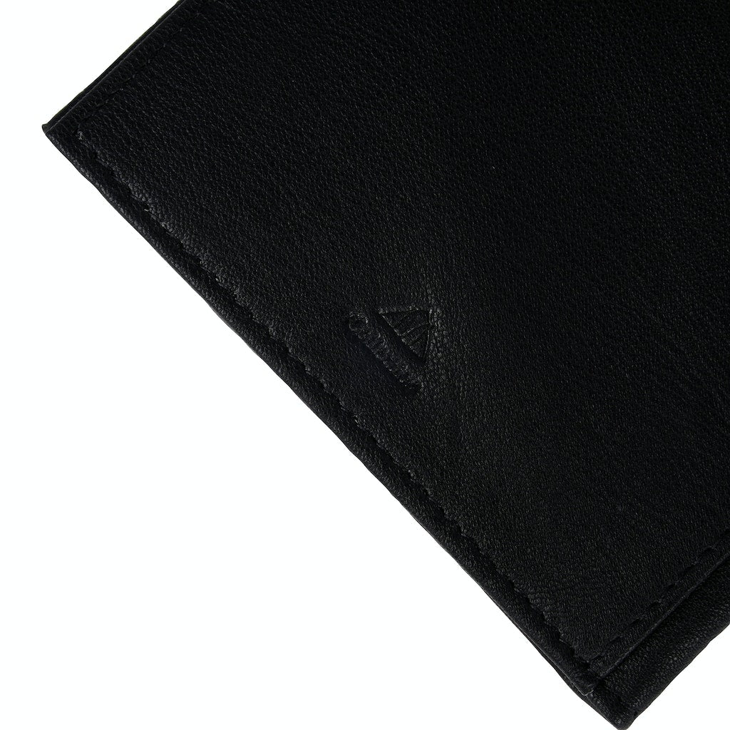 Licenseholder - Laure Bags and Travel