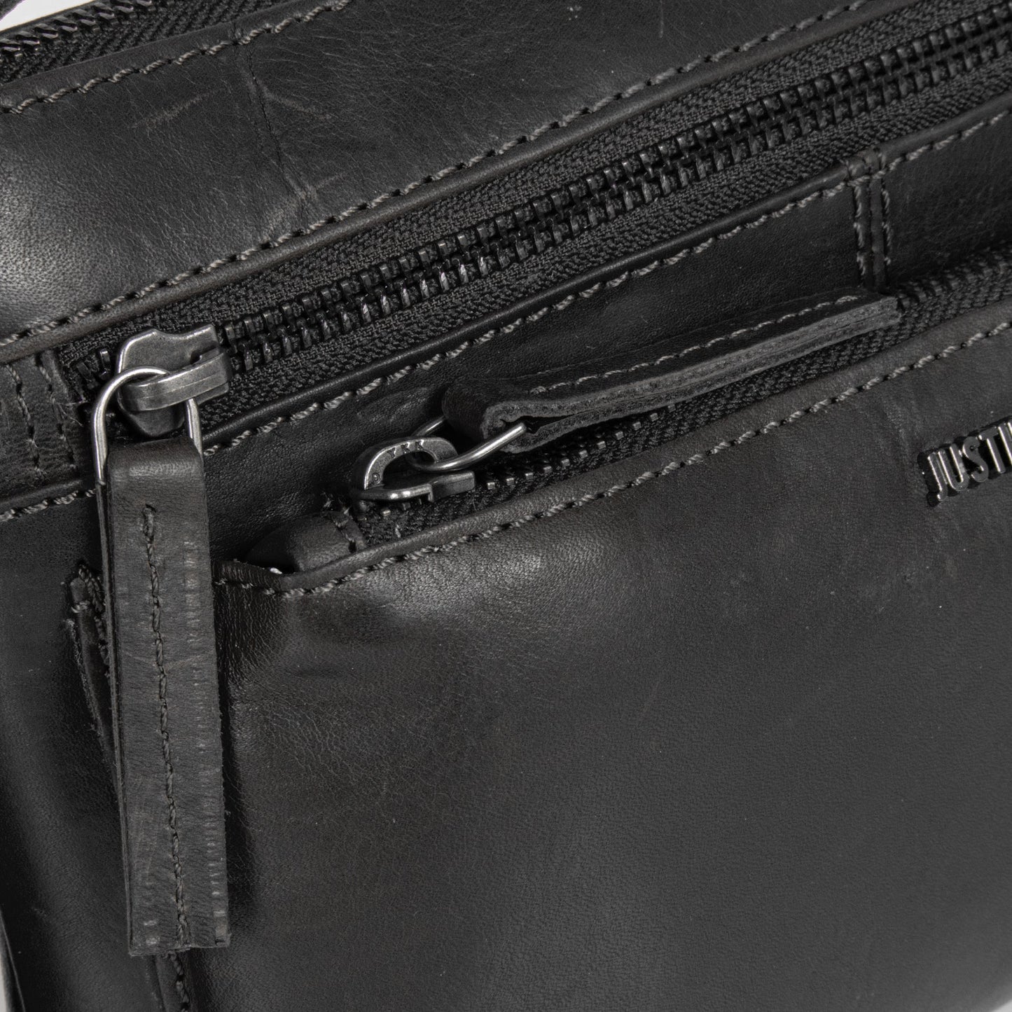 "Nynke" 12.1311 medium front pocket shoulderbag 24x2x17cm von Justified - Laure Bags and Travel