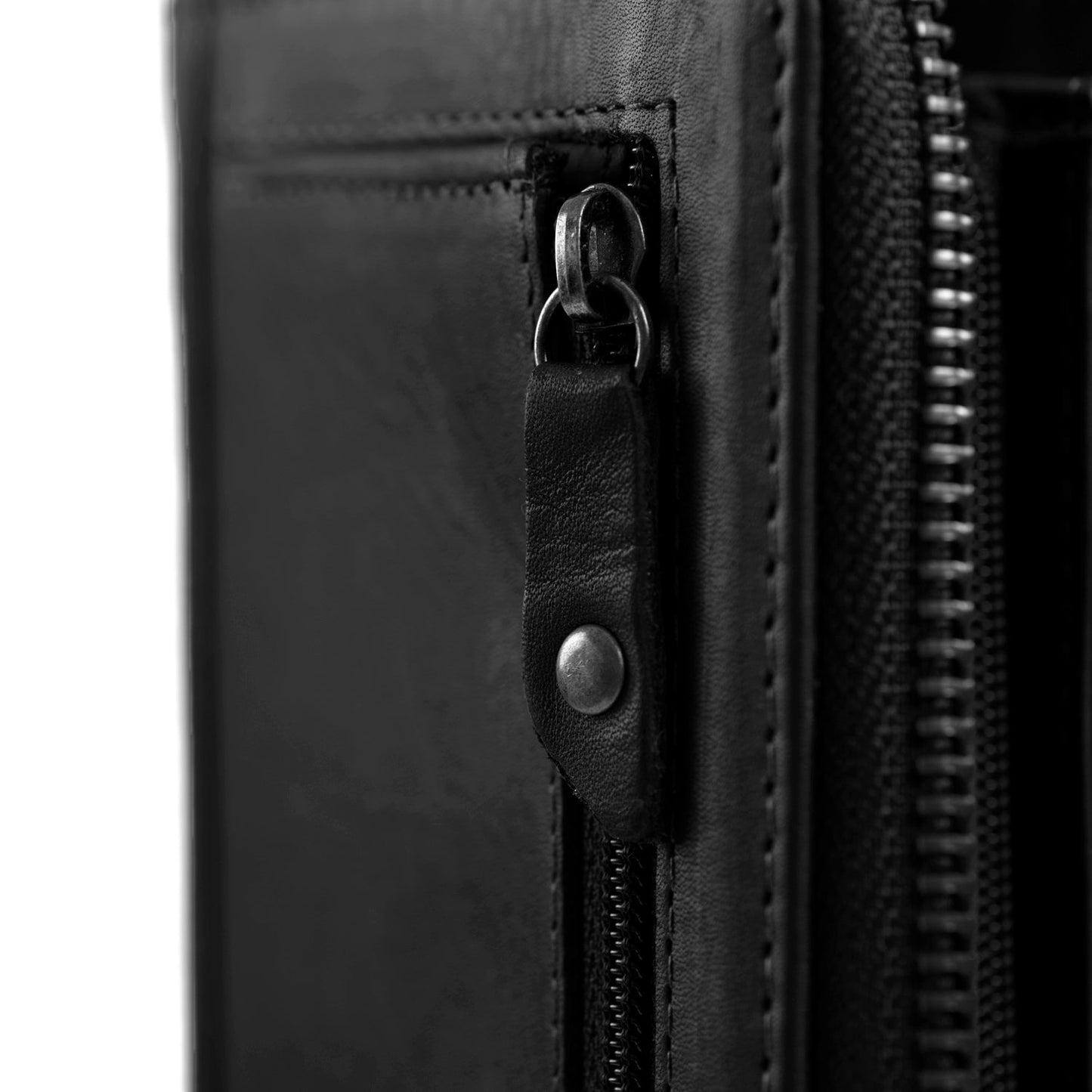 Wallet zipper Nova Cow Wax Pull Up - Laure Bags and Travel