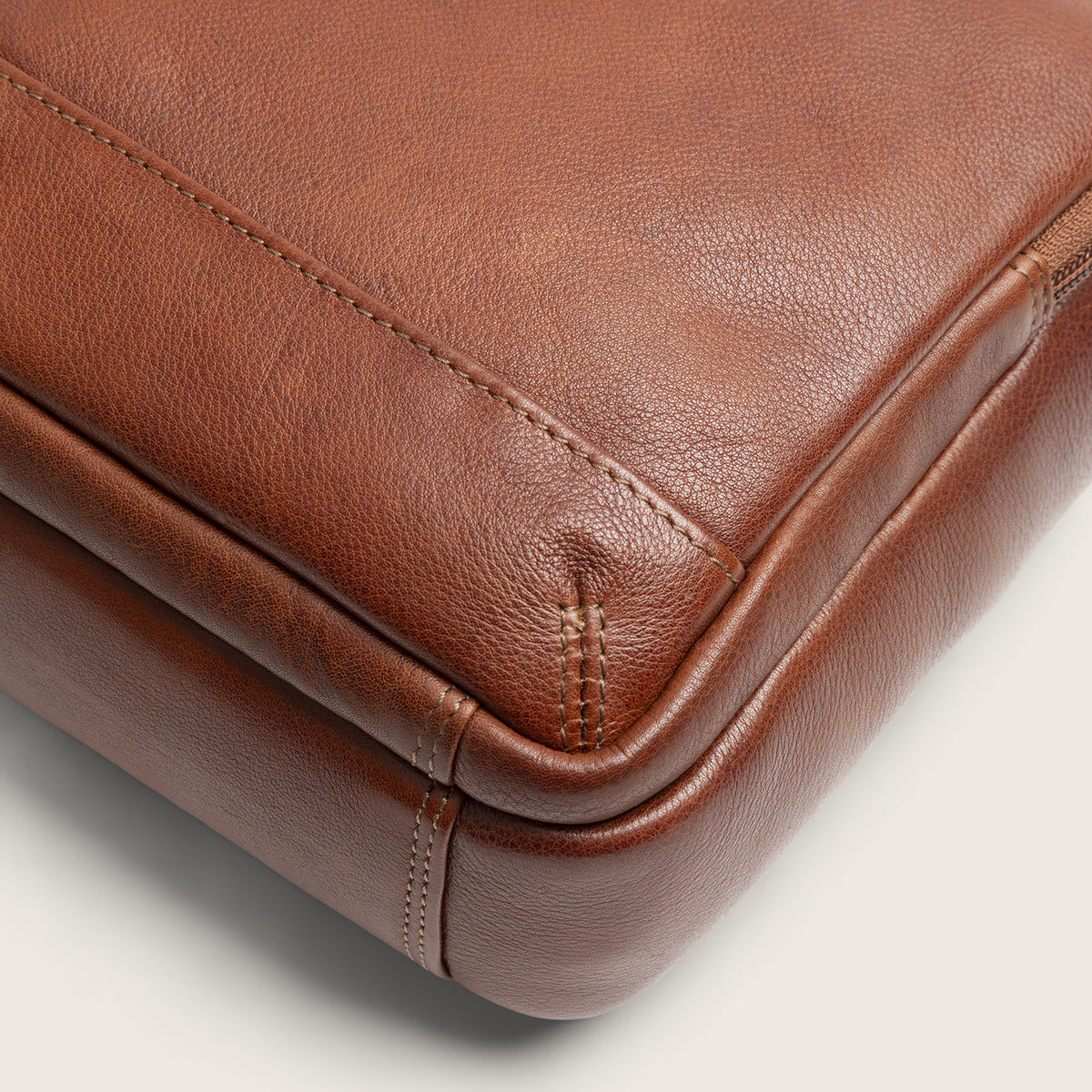 Schultertasche Valtorio C48.1445 von The Chesterfield Brand - Laure Green
