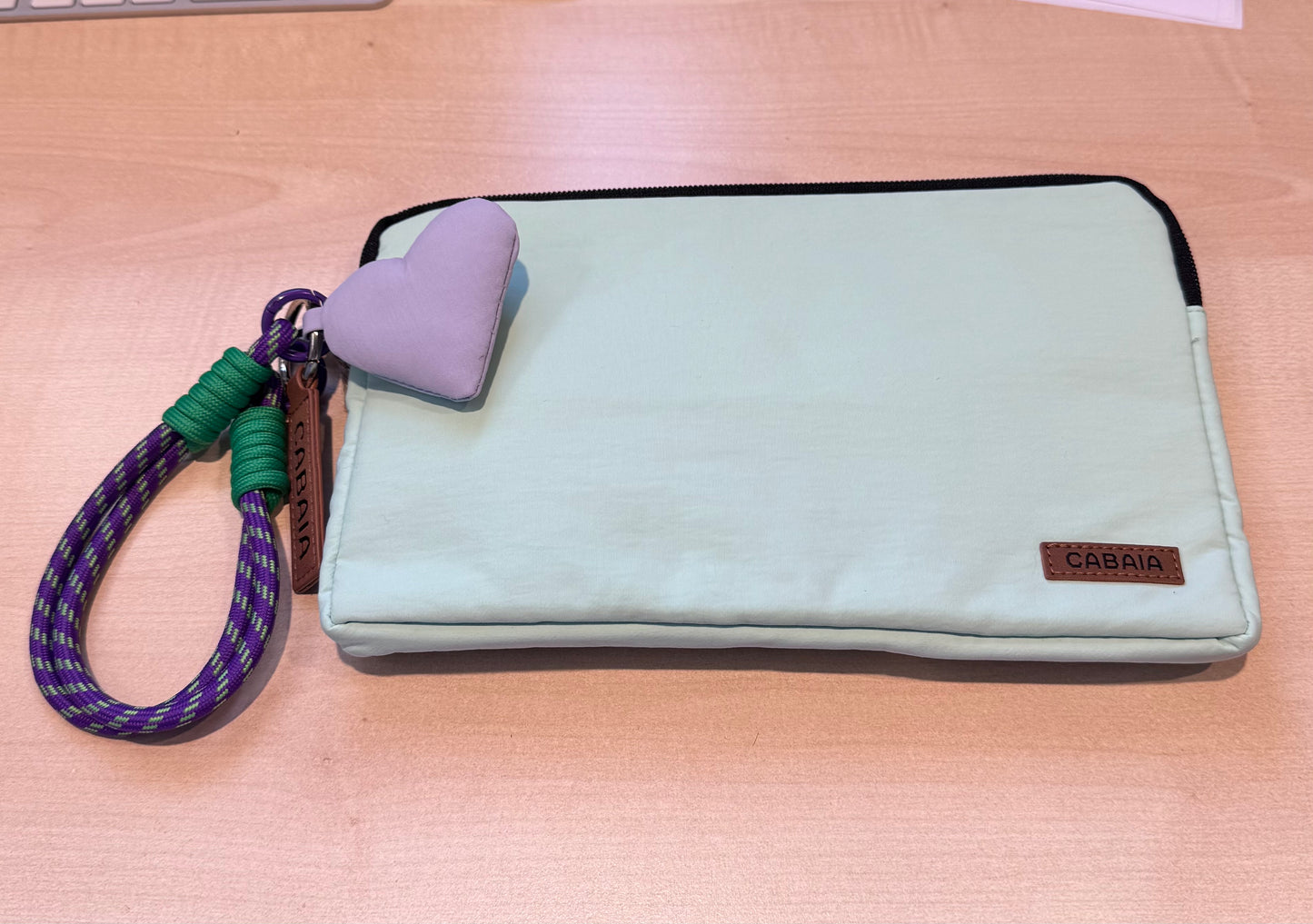 Aufsatztasche aus Recycled Nylon von Cabaia