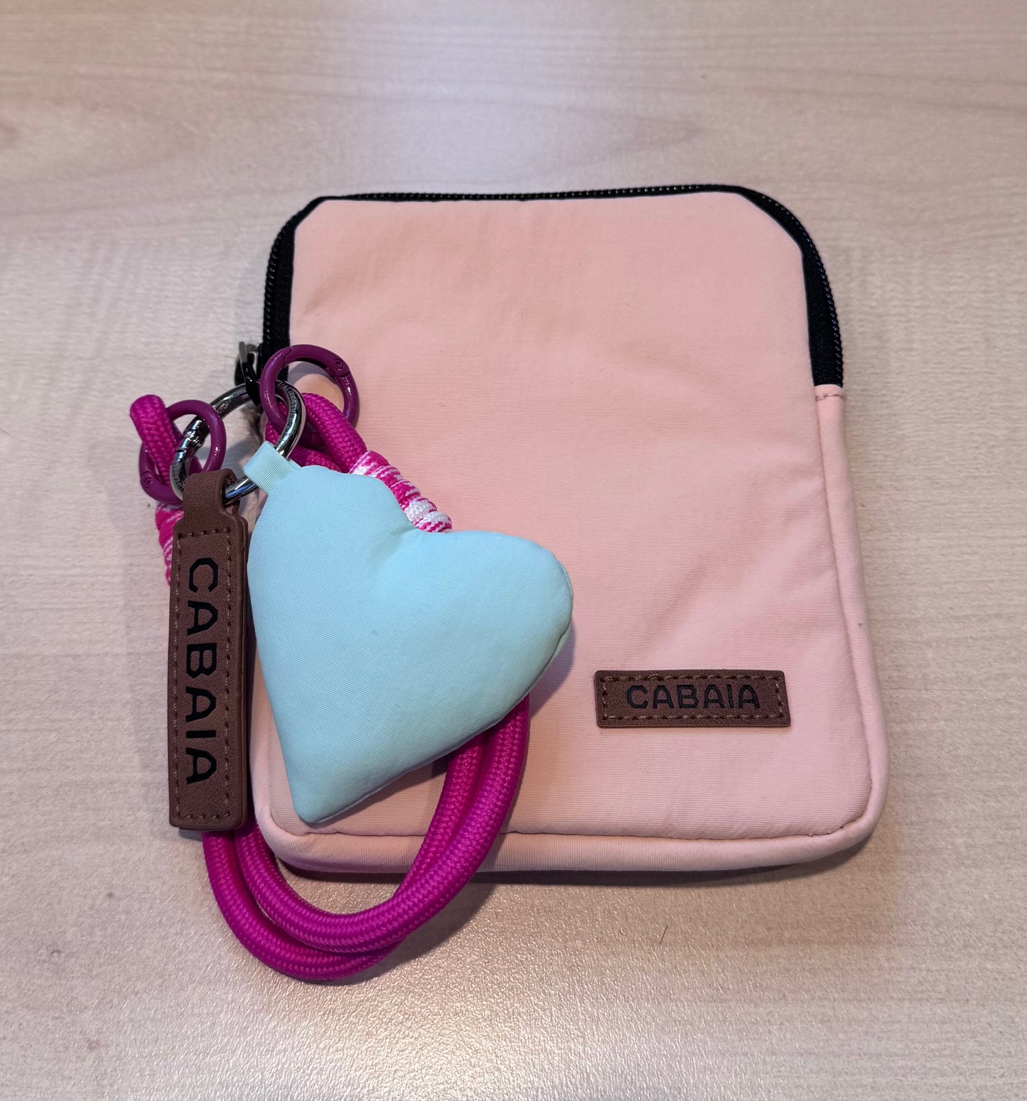 Aufsatztasche aus Recycled Nylon von Cabaia