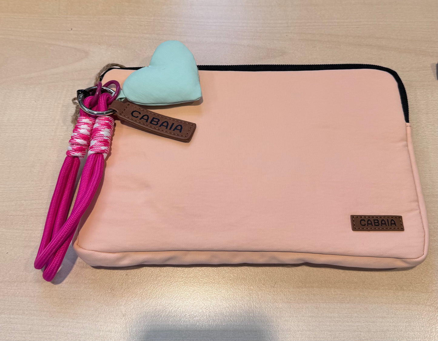 Aufsatztasche aus Recycled Nylon von Cabaia