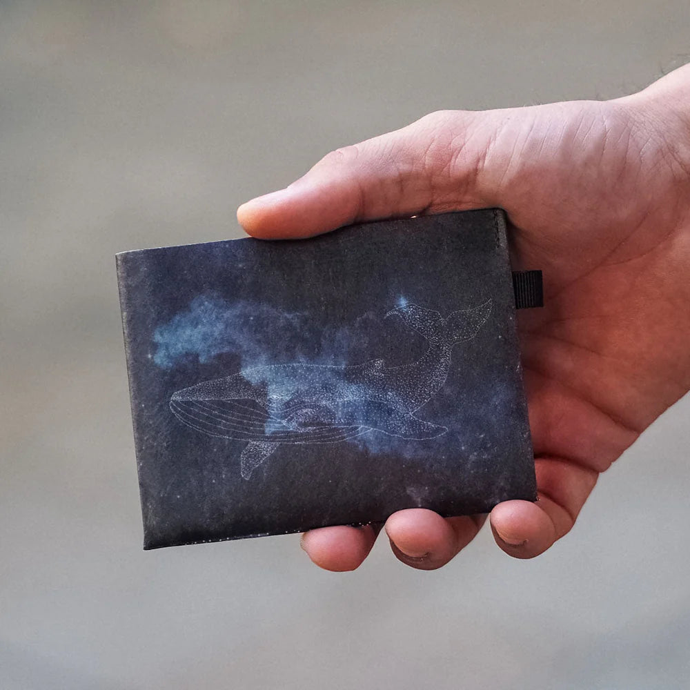 Paprcuts RFID Geldbeutel "Galactic Whale" 1282 aus reißfestem Tyvek - Papier-Alternative