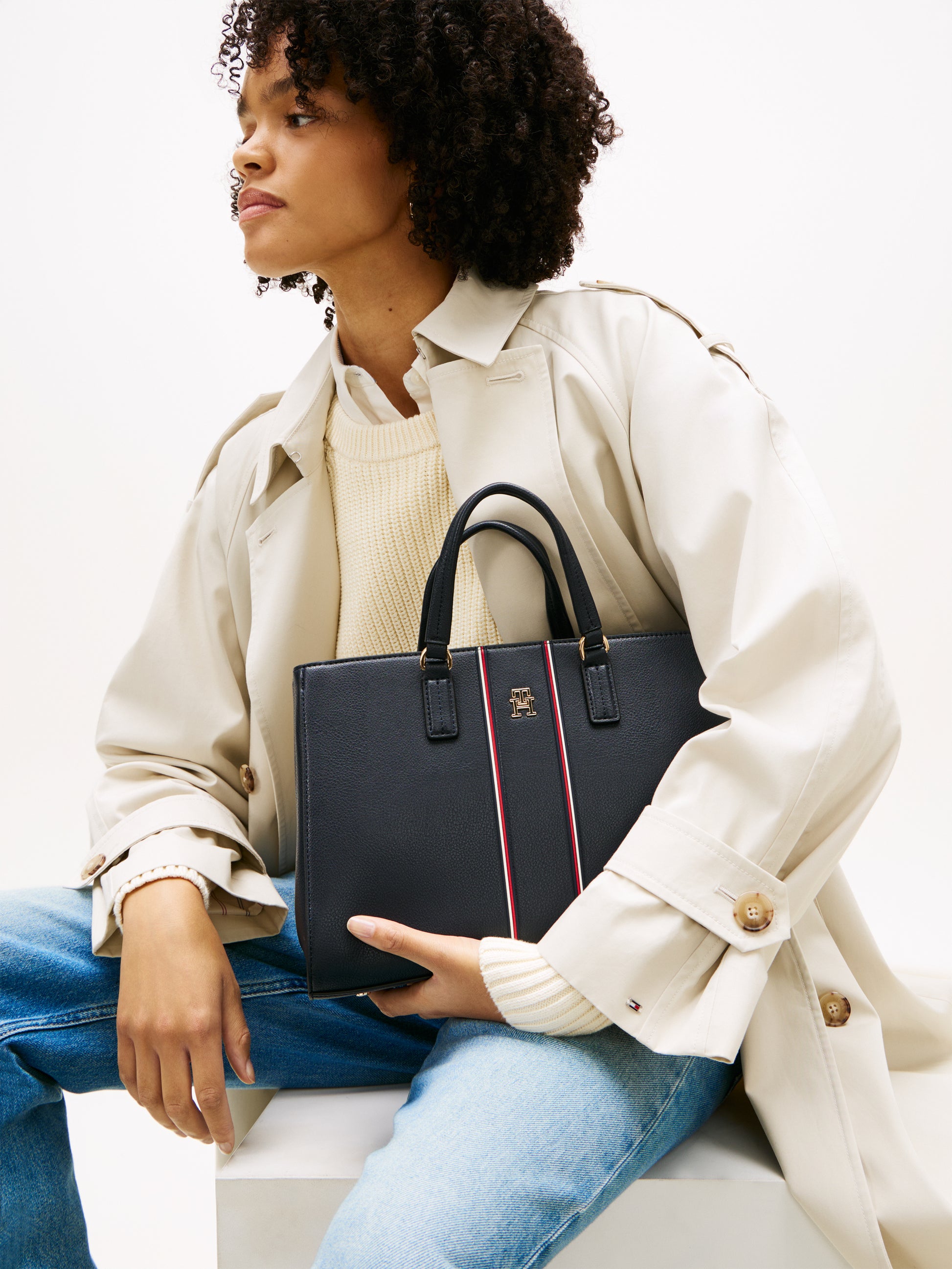 Handtasche TH Daily AW0AW18644 von Tommy Hilfiger - Laure Green