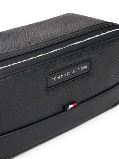 Kulturtasche TH Central AM0AM13948 von Tommy Hilfiger - Laure Green