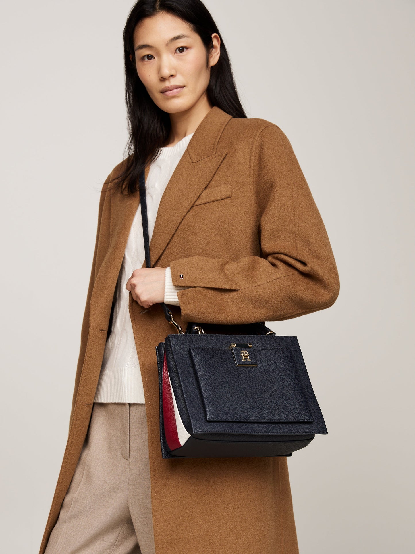 Handtasche TH Her Corp AW0AW17032 von Tommy Hilfiger - Laure Bags and Travel