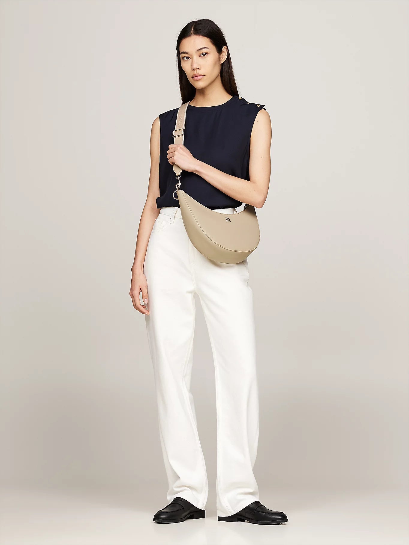 Schultertasche TH Monotype conv. AW0AW16437 von Tommy Hilfiger - Laure Bags and Travel